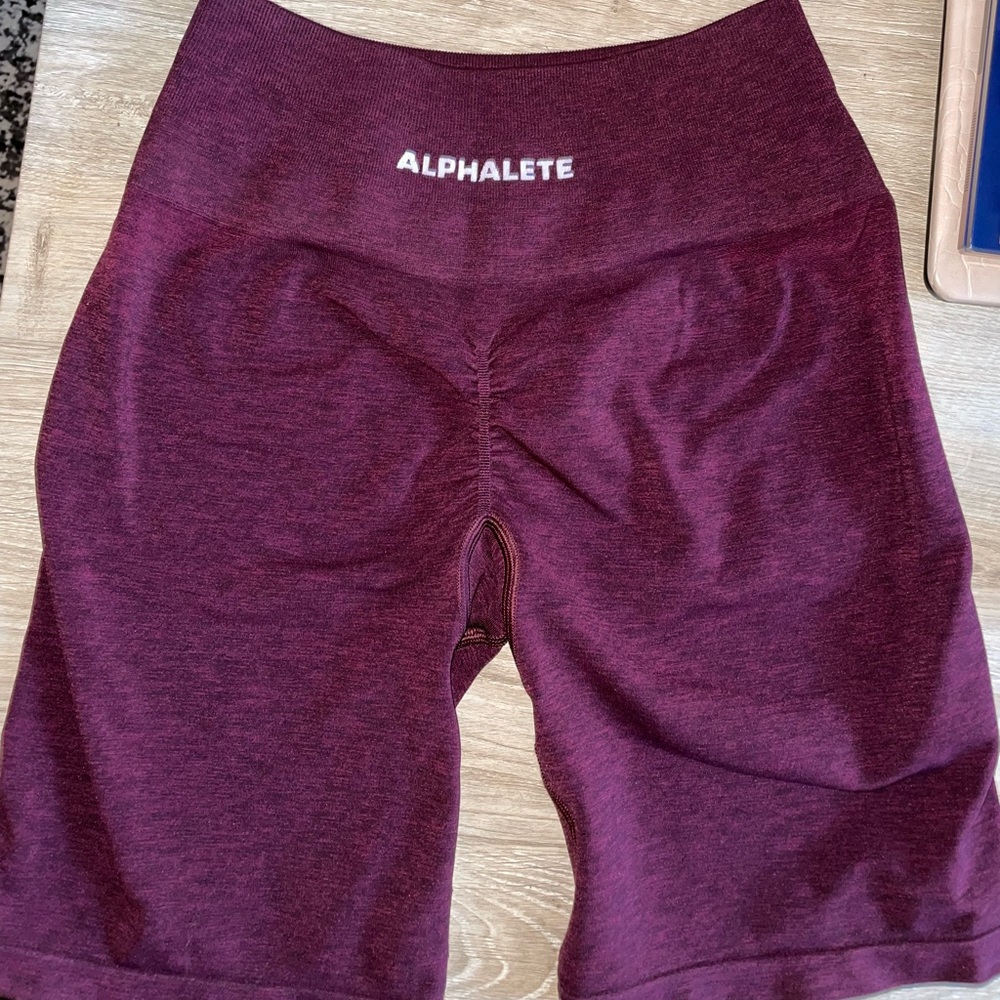 Alphalete amplify shorts black Cherry